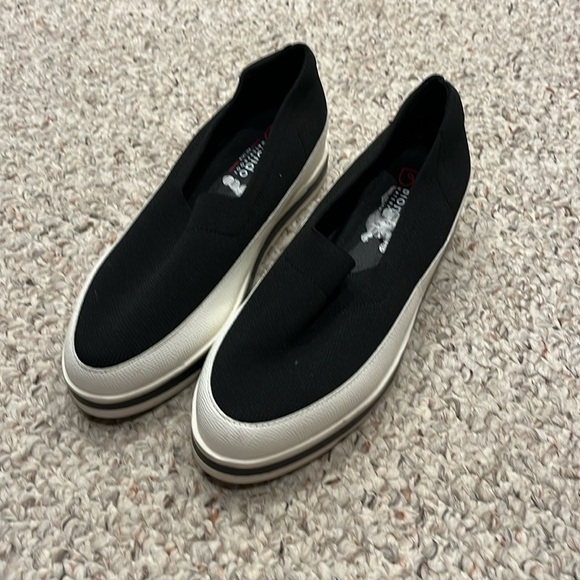 Blondo Zillow Platform Waterproof Slip On Sneaker Black Sz 5 - Picture 1 of 10